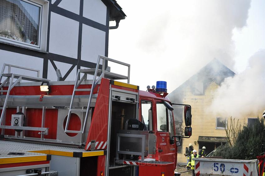 Haus komplett ausgebrannt Leverkusen P05.JPG